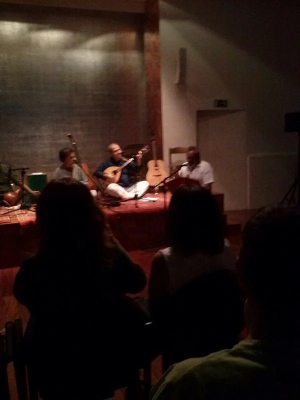 KIRTAN-mindfulnessdemujer
